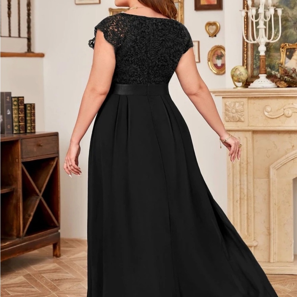 Miusol Black Lace Cap Sleeve Gown - Picture 2 of 3